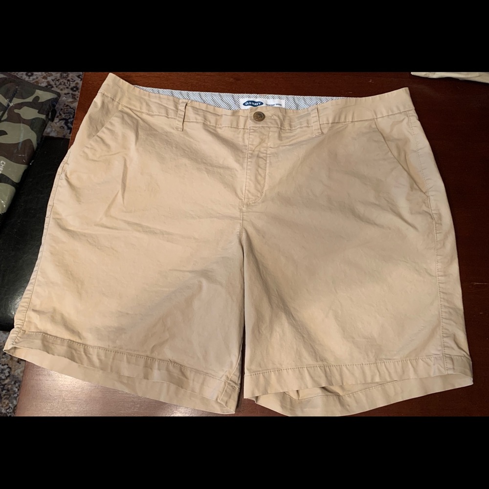 Shorts .